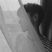 <b>黑白男生头像不带字伤感 你能伴我多久</b>