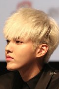 白发美男吴亦凡帅气图片