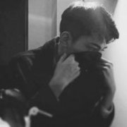 安静的简单男生个性头像