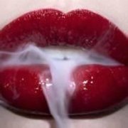 女生qq头像带字唇印的