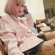 非主流红色控头发女生头像:最爱是她