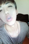 灰色男生qq皮肤