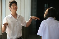 校园情侣图片一男一女