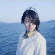 蓝色天空下的女生唯美头像:放手去爱