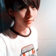 腼腆男生头像