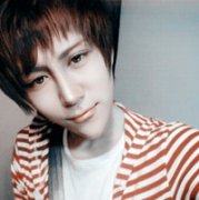 条纹T恤男生黑白条纹的头像-有那么多回忆却回不去