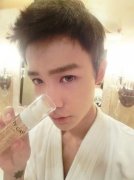 气质帅气男生qq皮肤
