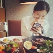 青春阳光的女生头像