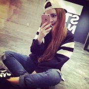 时尚个性好看的女生皮肤