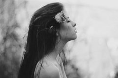 伤感意境黑白欧美女生图片