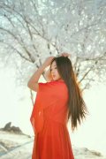 唯美漂亮的红衣女生皮肤