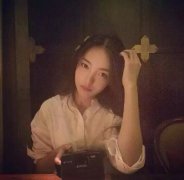 气质漂亮女生最新qq皮肤