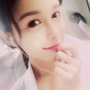 气质大眼睛女生皮肤