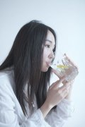 气质漂亮女生皮肤