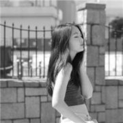 漂亮好看的黑白女生头像