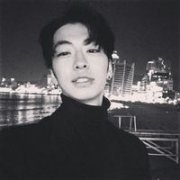 帅气男生自拍头像