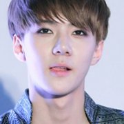 笑的很阳光的男生头像 韩系2013清新阳光男生头像