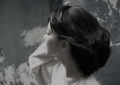 唯美黑白女生图片