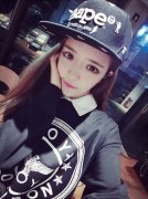 时尚的漂亮女生皮肤