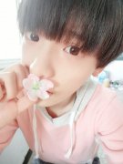 可爱的清新男生qq皮肤