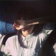 简约帅气的男生头像