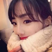 爱笑的大眼女生qq皮肤