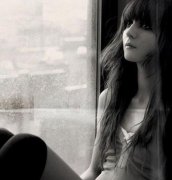 伤感欧美黑白女生图片