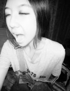 黑白伤感女生皮肤