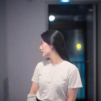 伤感意境的qq女生头像