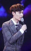 帅气清秀的张艺兴图片