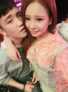 幸福漂亮的情侣皮肤