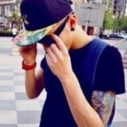 简单帅气的男生头像