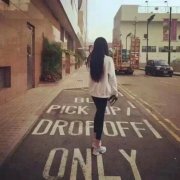 长发美腿的个性女生皮肤