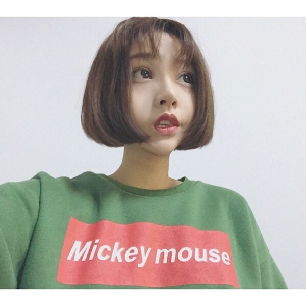 黑白个性的女生皮肤