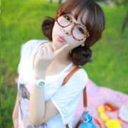 唯美拿白色花的女生头像 朦胧的意境