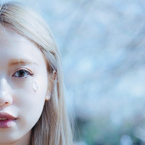 女生时尚漂亮的皮肤