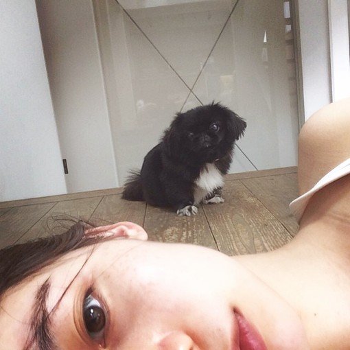 女生时尚漂亮的皮肤