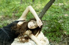 森系女孩空间素材图片