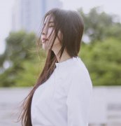 女生清新的自然皮肤