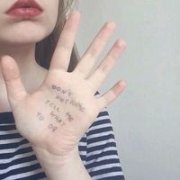 女生欧美简约的头像