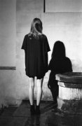 黑白伤感的女生皮肤