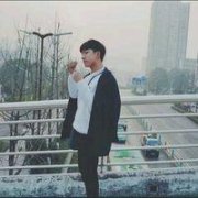 qq帅气青春的男生头像