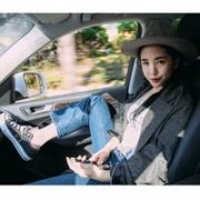 自信的漂亮女生头像