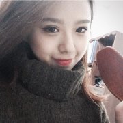 女生漂亮的甜美皮肤