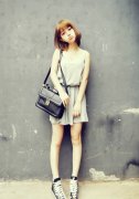 时尚的简约女生皮肤