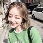 爱嘟嘴的可爱女生卖萌头像