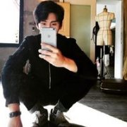男生自拍的个性头像