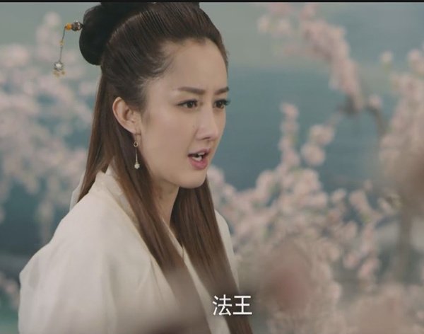 带字的美女个性截图一张