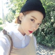 清新的漂亮女生qq皮肤