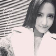 简单的黑白女生皮肤